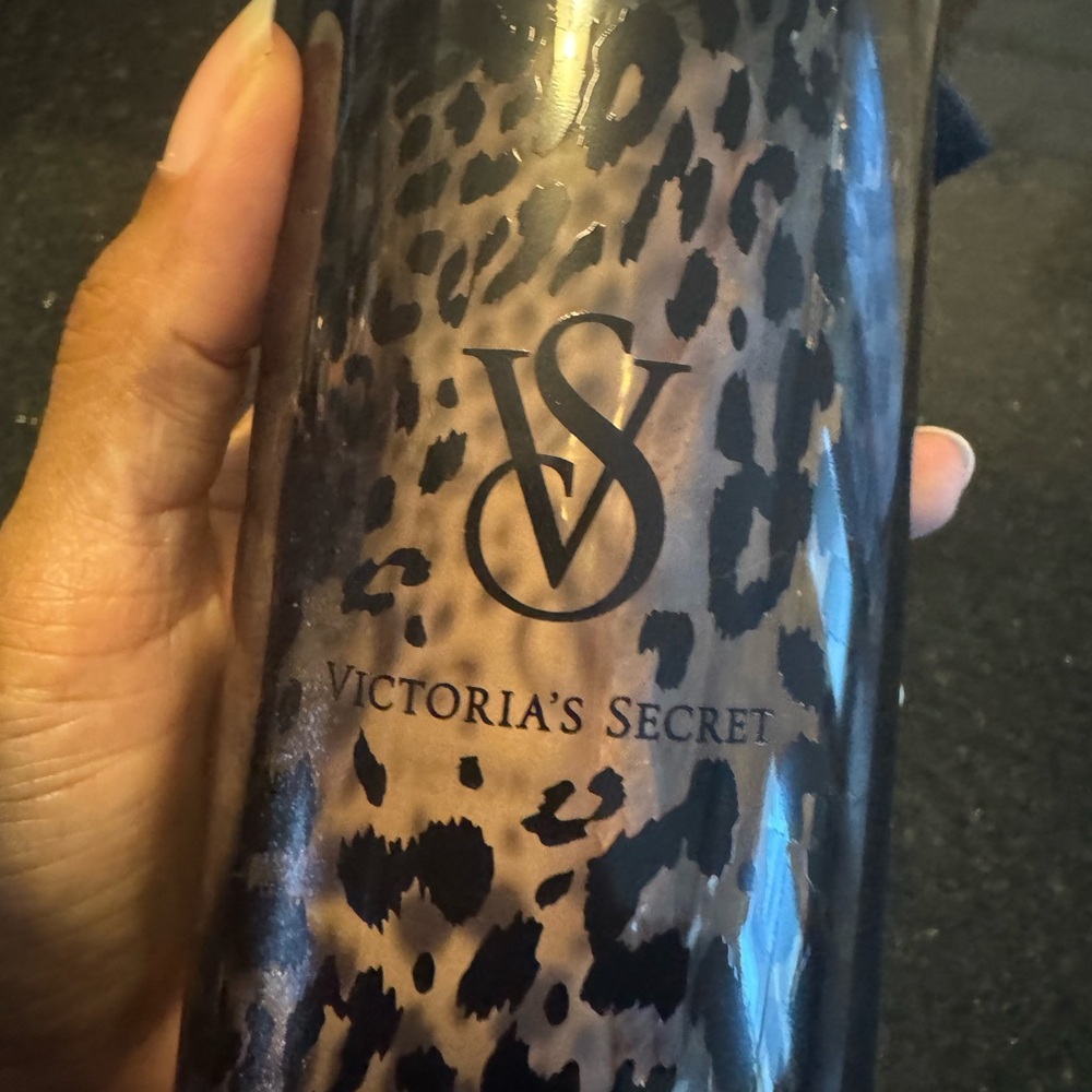NWT VS Black Leopard Print Water Bottle/w Sweat Rag and Hair Ties. - Picture 7 of 8